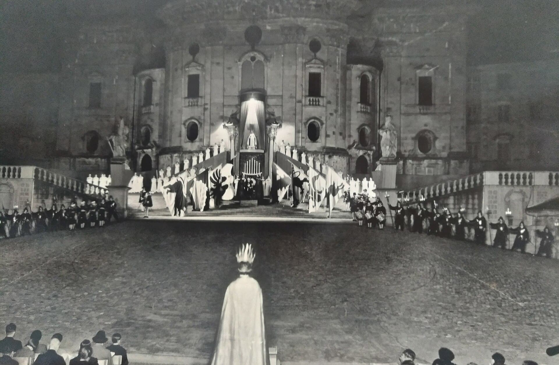 Una rappresentazione del Grande Teatro del Mondo a Einsiedeln nel 1935