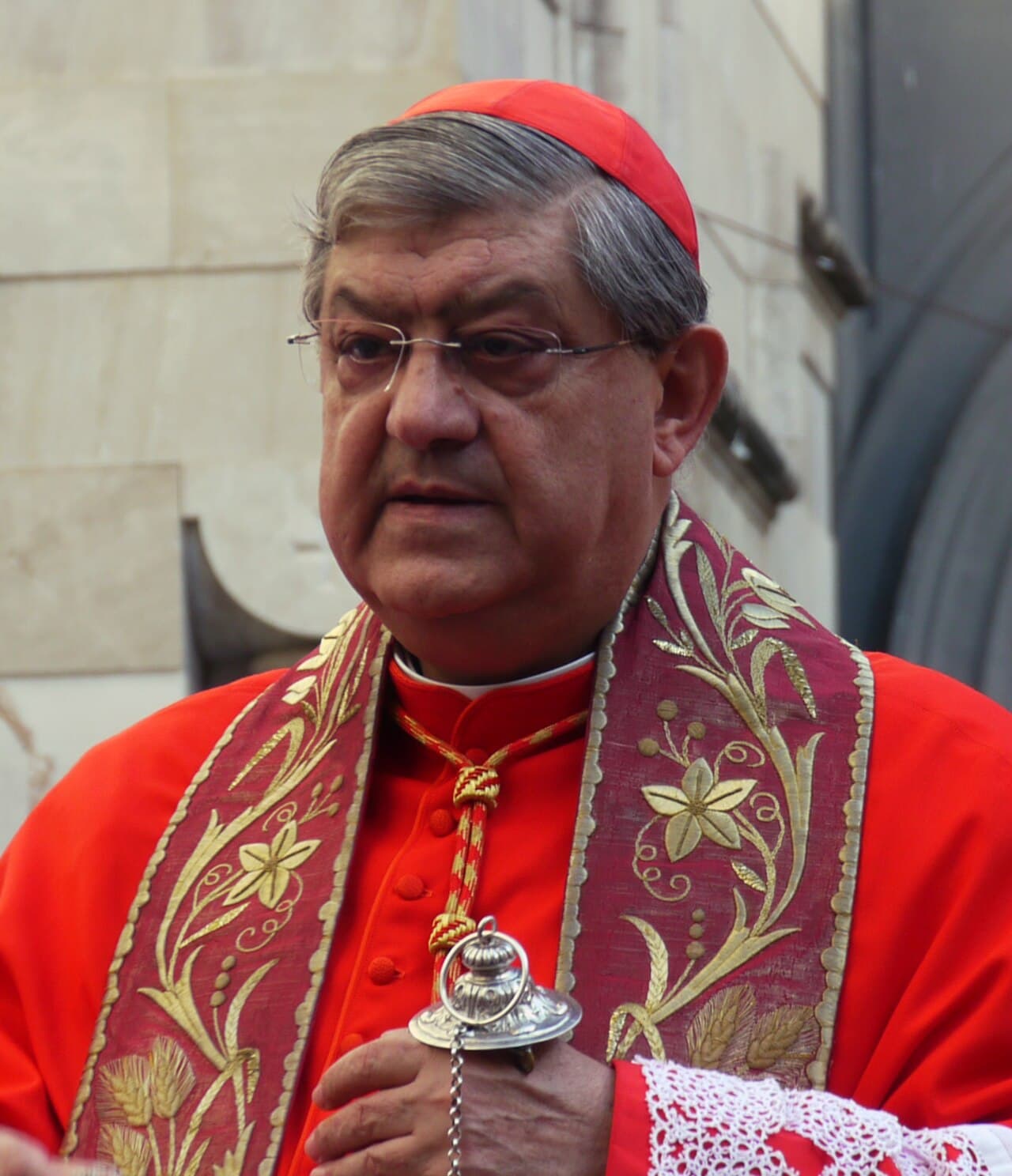 Il cardinale Crescenzio Sepe, che consacrò la chiesa di Nostra Signora dei Dolori nel 2003