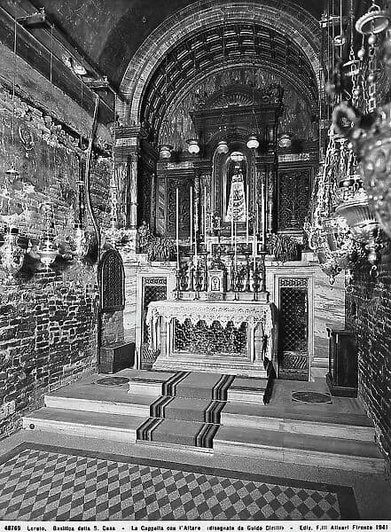 Dawny widok wnętrza Santa Casa z ołtarzem
