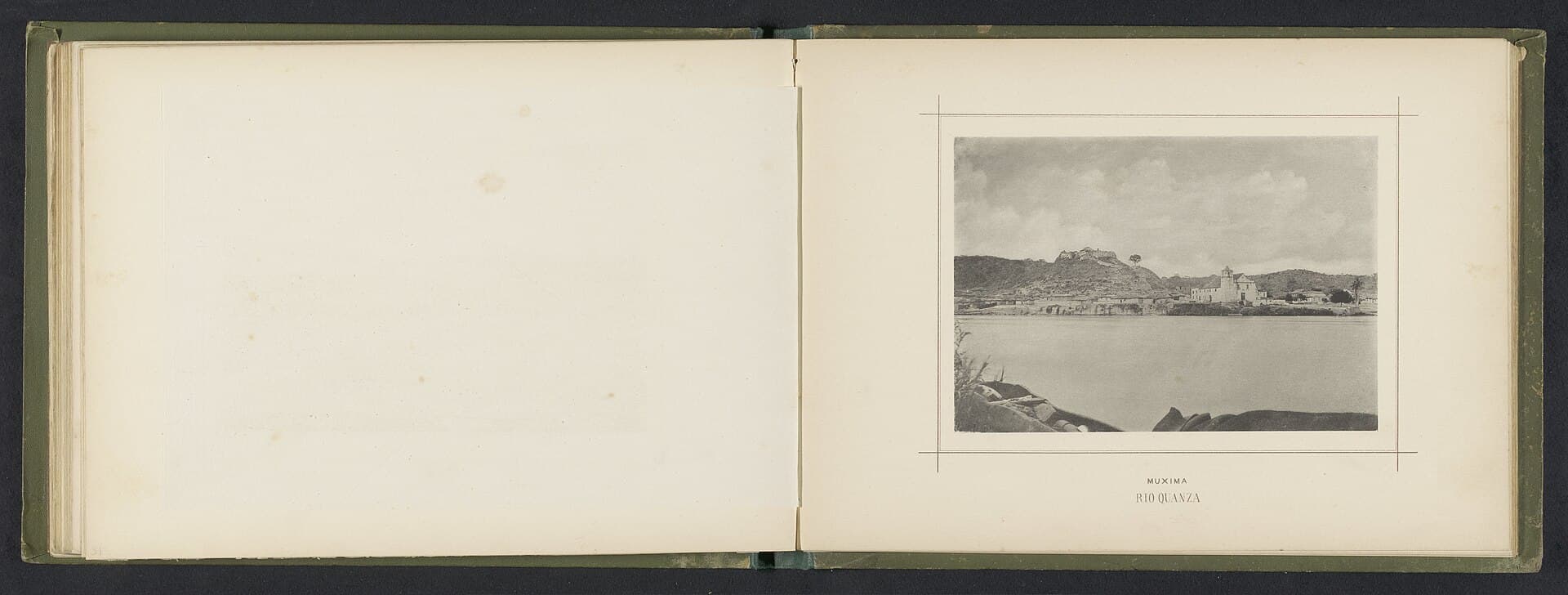 Vista da Muxima e do Kwanza, fotografada cerca de 1876 a 1886