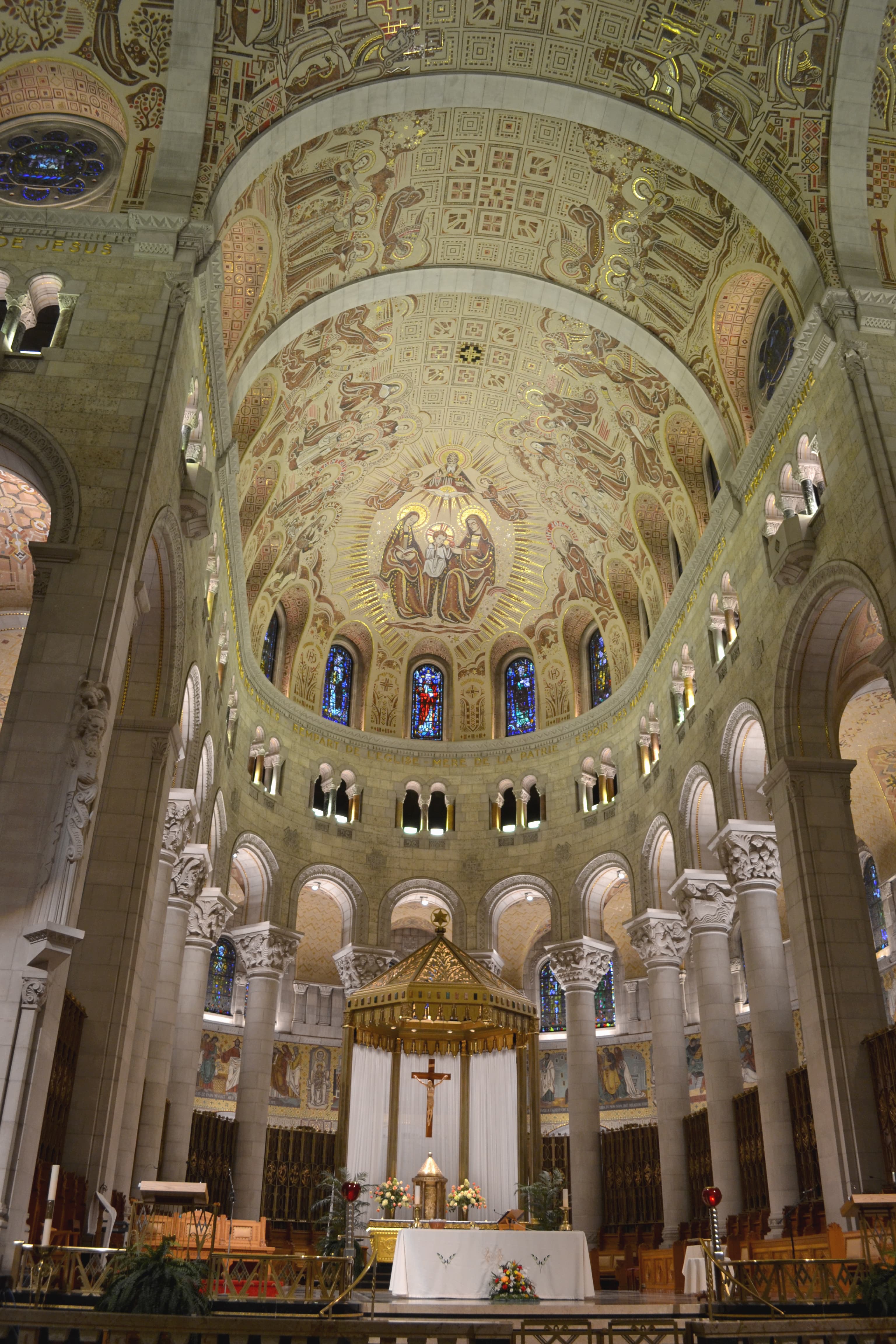 Mosaicos das abóbadas e do coro da basílica