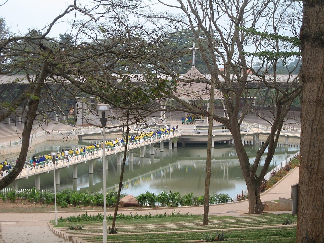 The Namugongo lake, its footbridge and its altar-pavilion