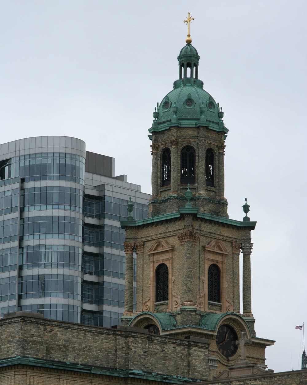 A torre da catedral de São João Evangelista de Milwaukee