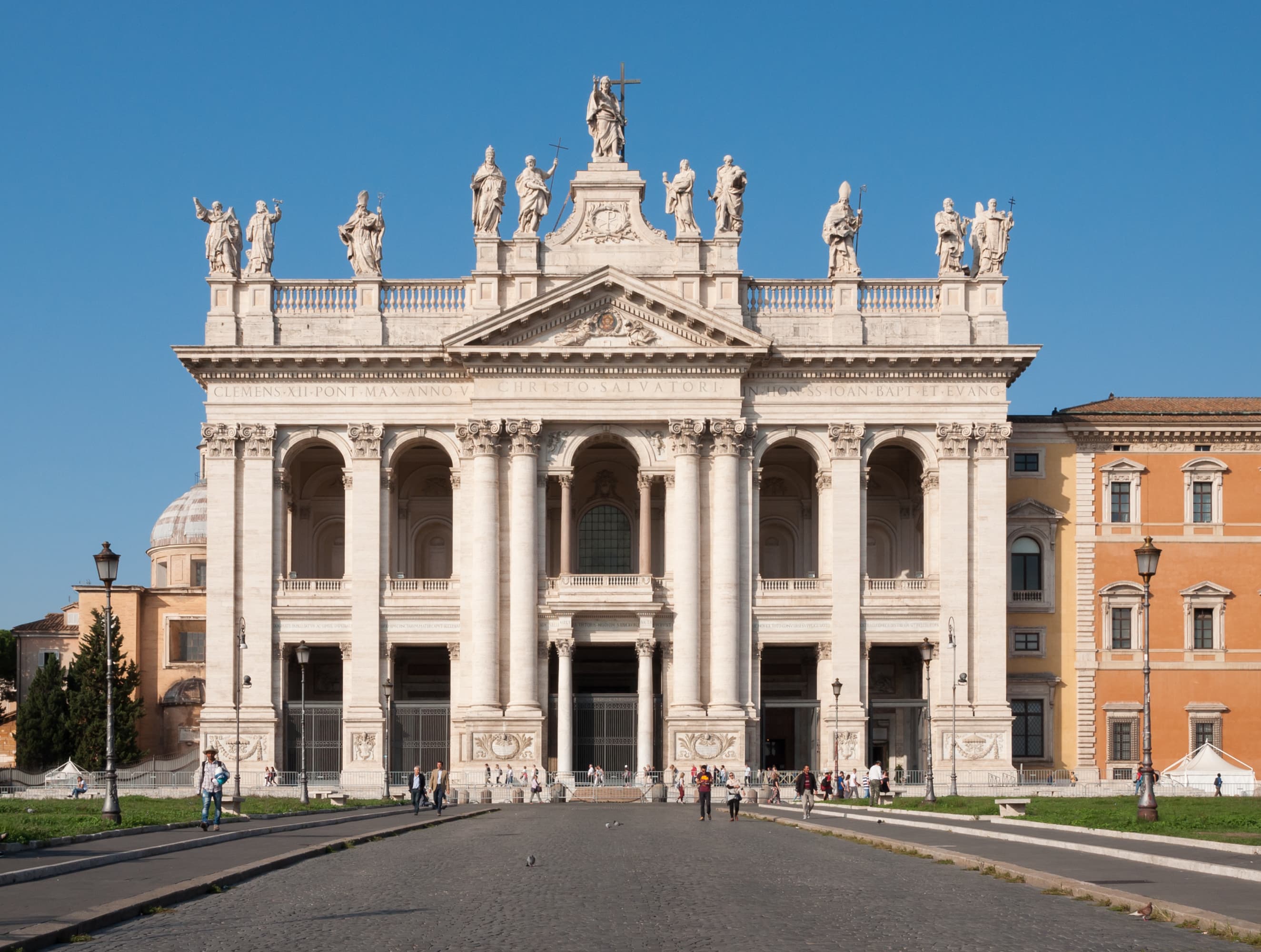 Fachada da arquibasílica de São João de Latrão em Roma