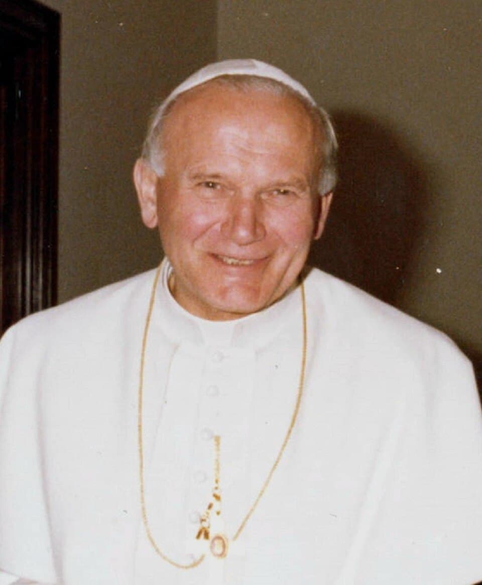 O Papa João Paulo II, ele que em 1981 nomeou Paolo Dezza seu delegado para governar a Companhia de Jesus