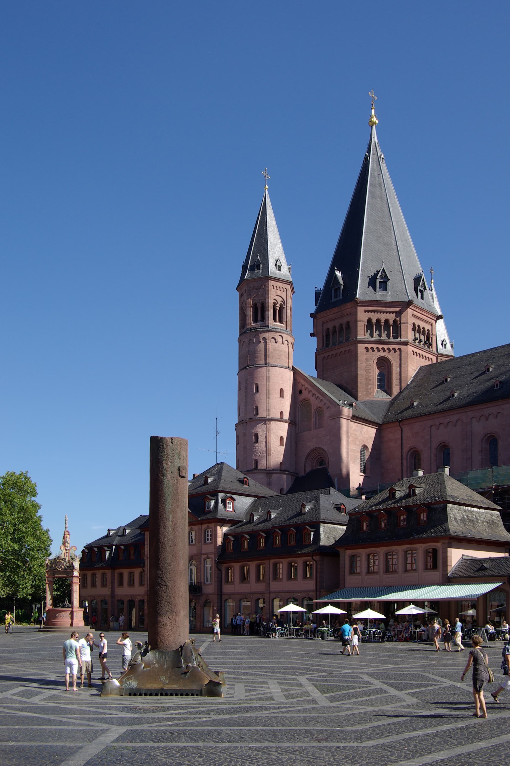 Romano Guardini'nin çocukluk ve rahiplik takdisi şehri Mainz Katedrali