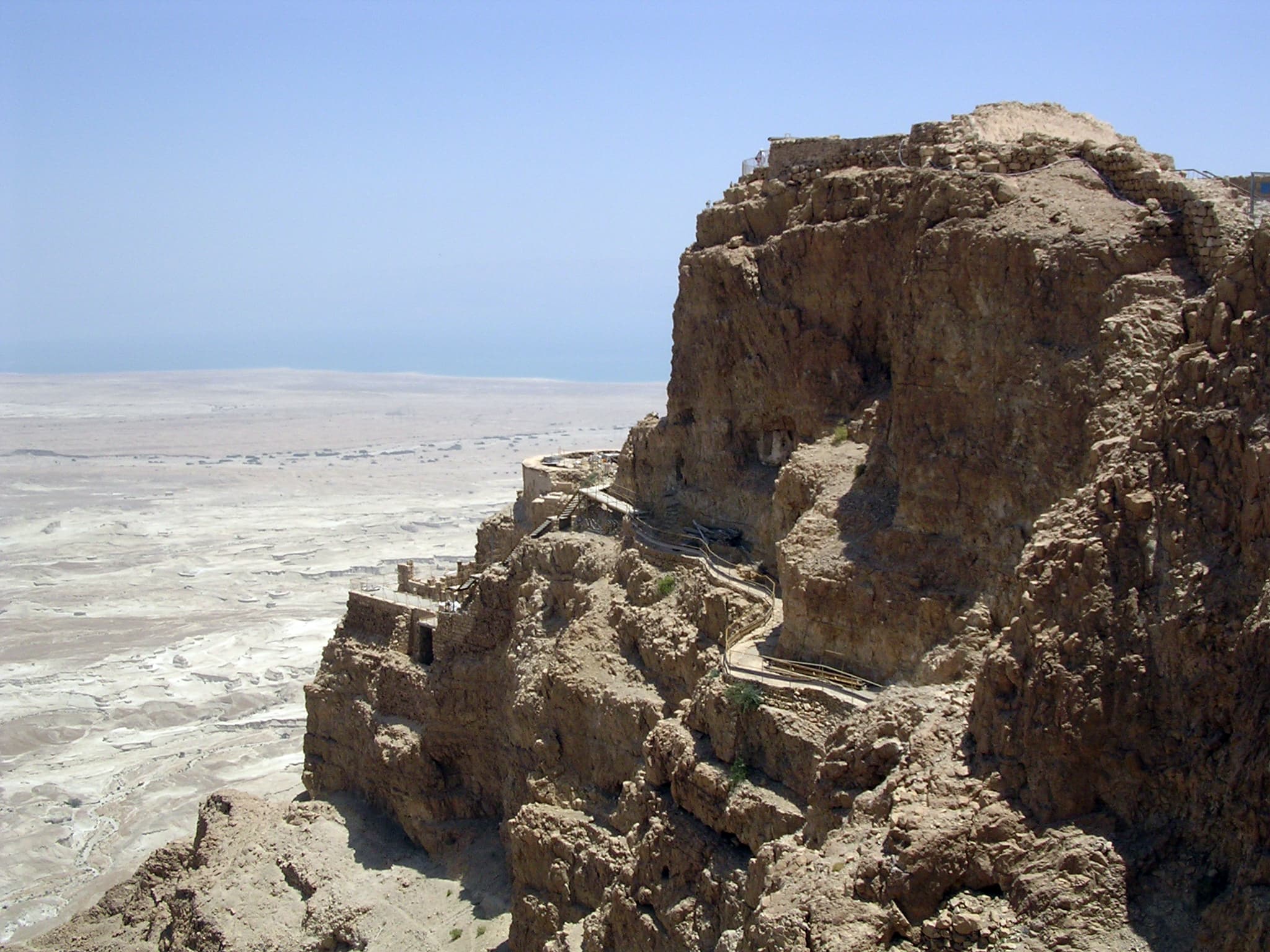 Die Felsenfestung Masada über dem Toten Meer.