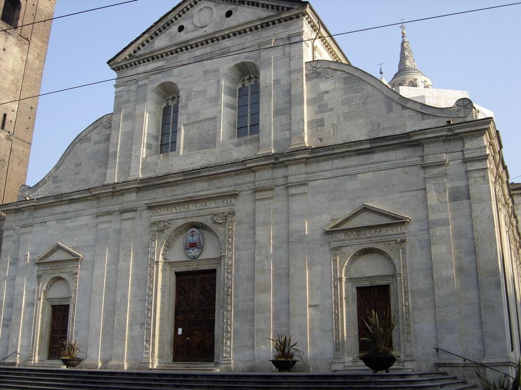 Die Fassade der Kathedrale San Giovanni Battista in Turin