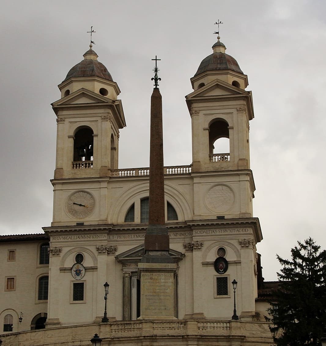 I due campanili della Trinità dei Monti a Roma
