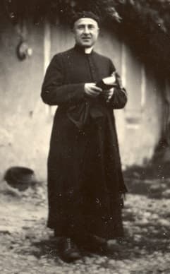 Photographic portrait of Father Georges Finet, co-founder of the Foyers de Charité with Marthe Robin.