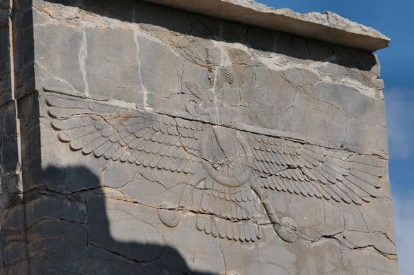 Faravahar-Relief am Osttor des Tripylon in Persepolis